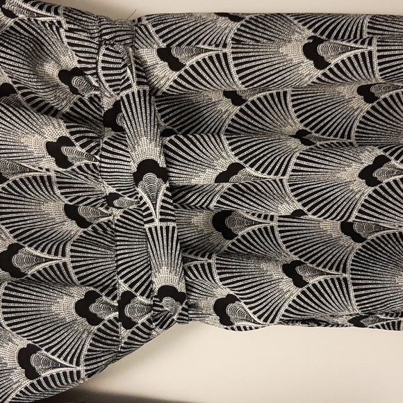 Crepe wrap dress with Art Deco fan print - Picture 7 of 8